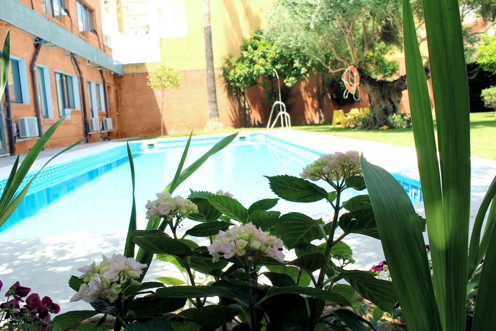 Aacr Hotel Monteolivos Seville Exterior photo
