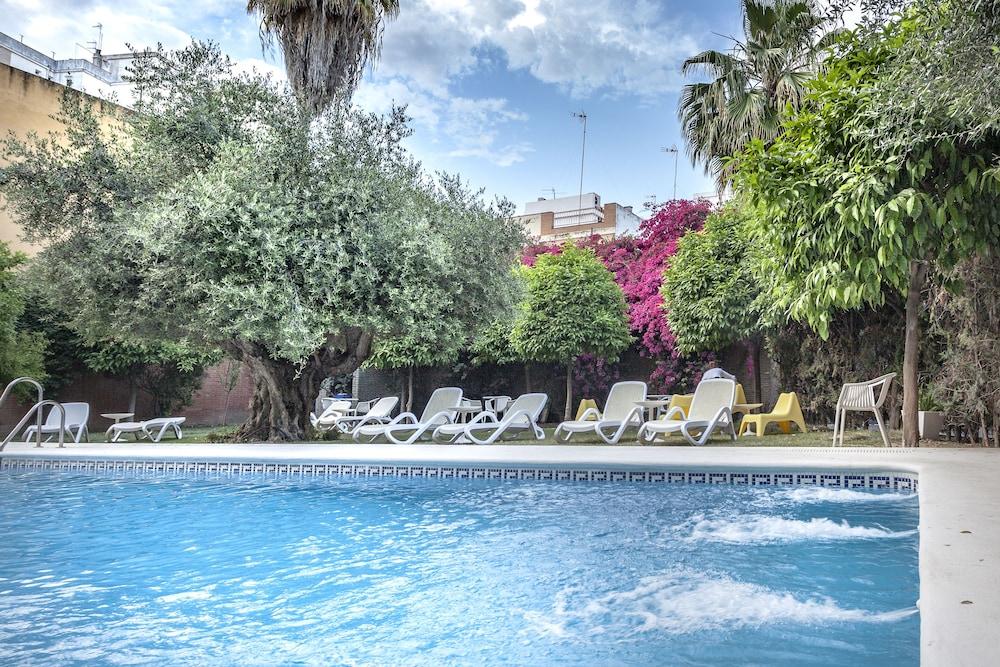 Aacr Hotel Monteolivos Seville Exterior photo