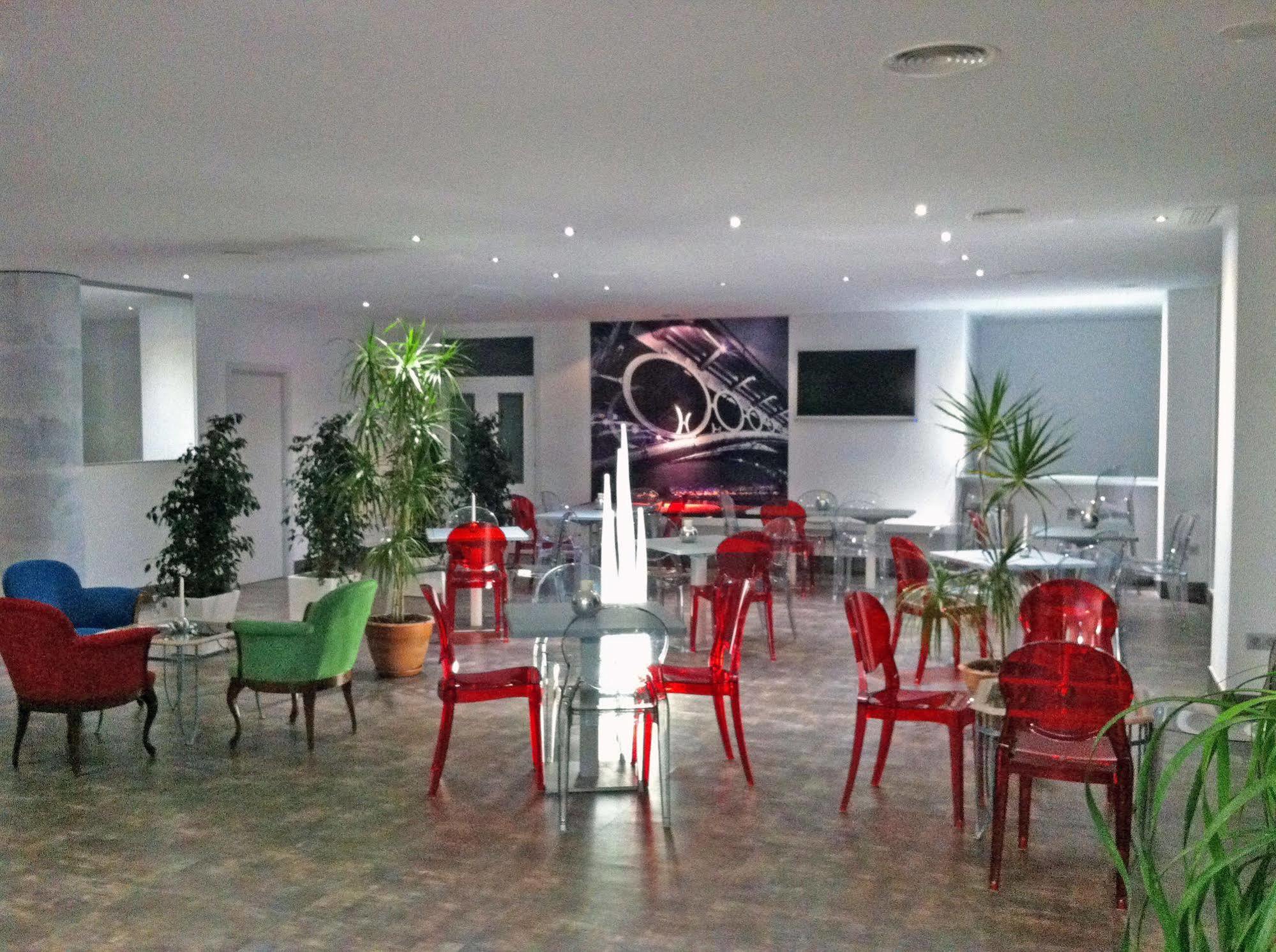 Aacr Hotel Monteolivos Seville Exterior photo
