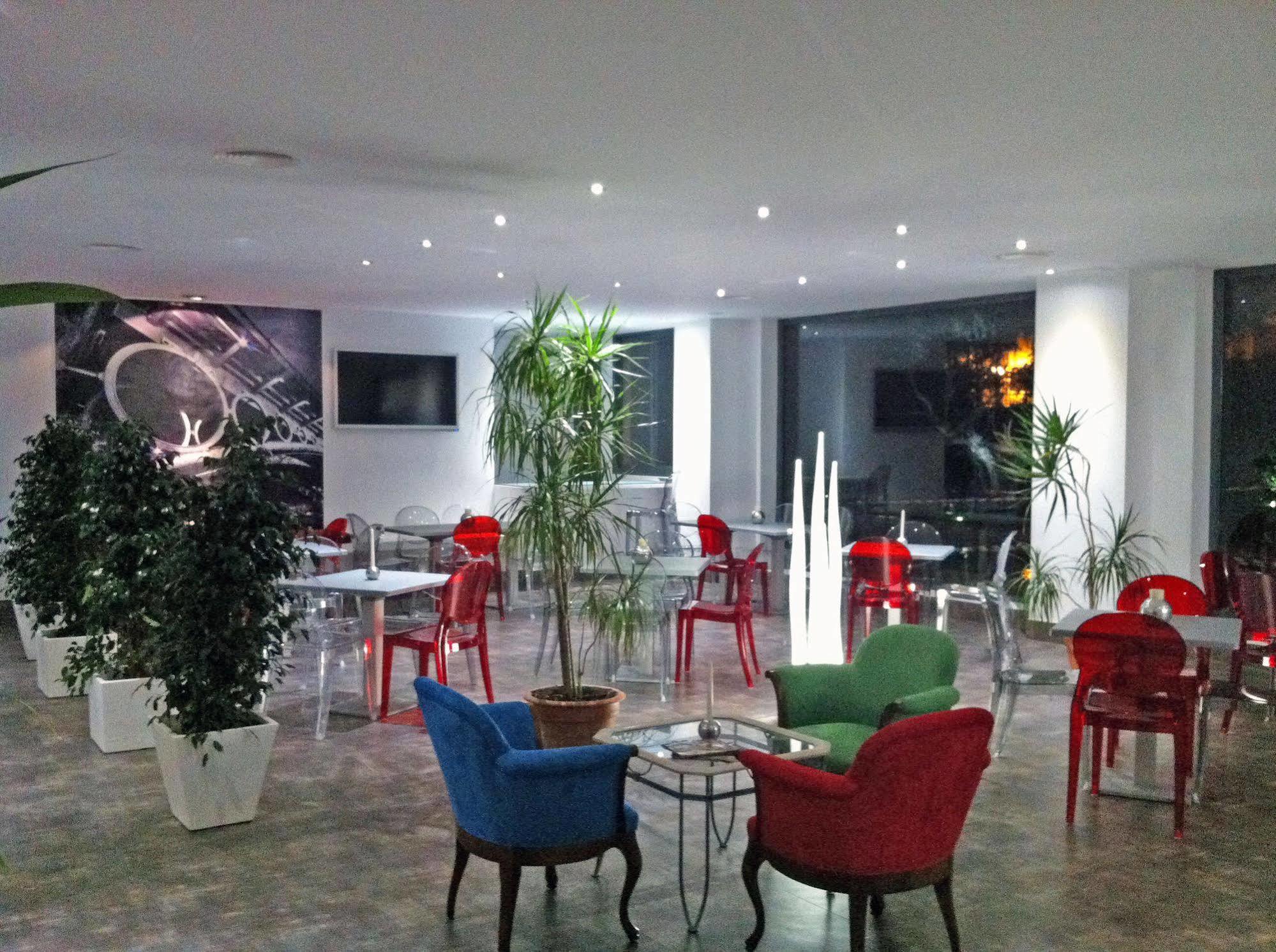 Aacr Hotel Monteolivos Seville Exterior photo